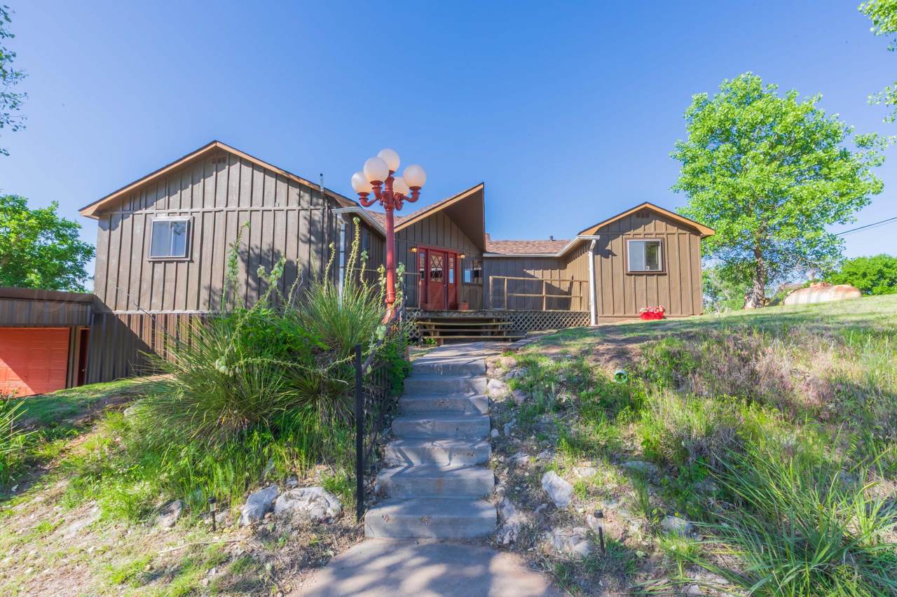 233 Doucette Dr - Photo 1