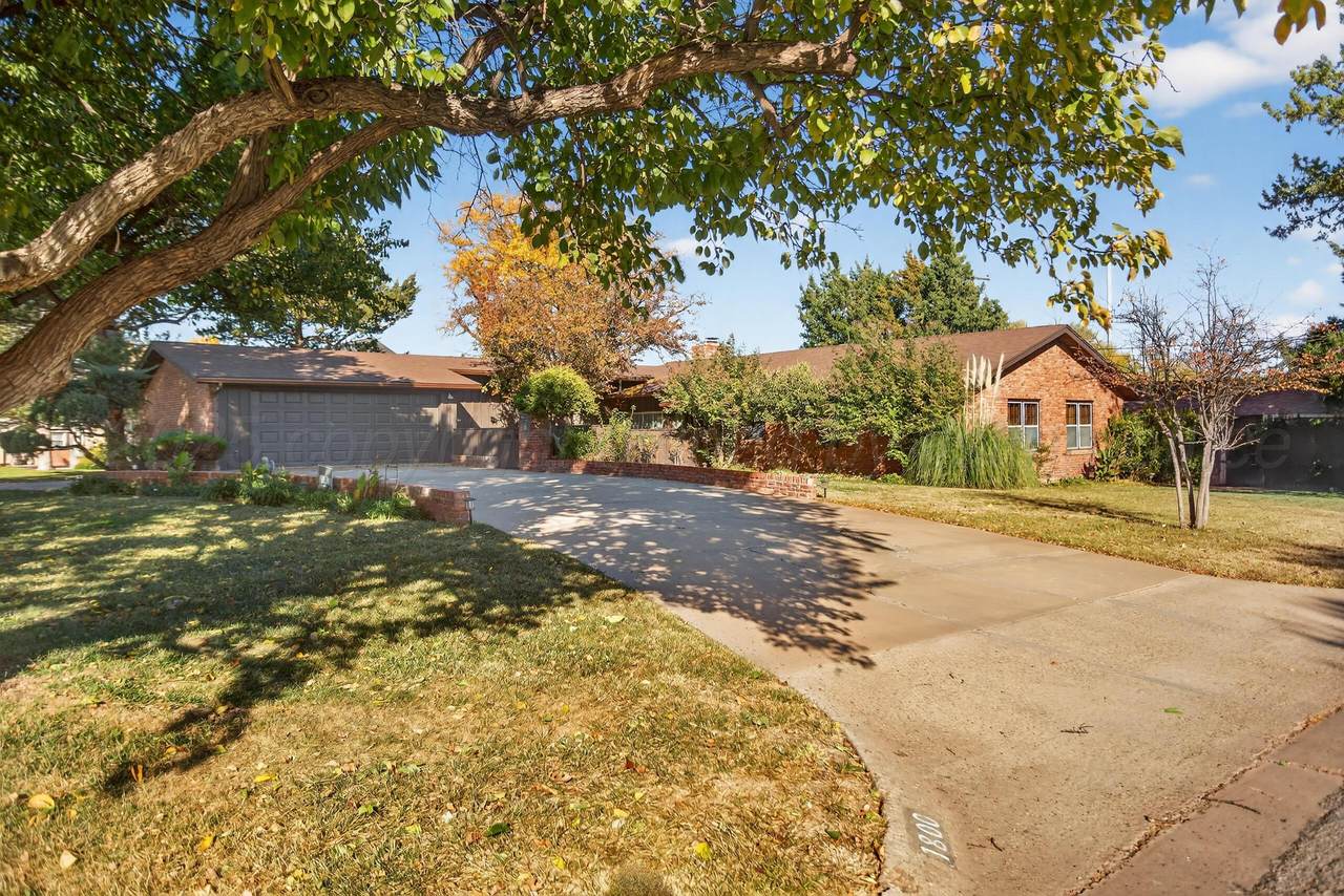 1800 Grape St - Photo 1