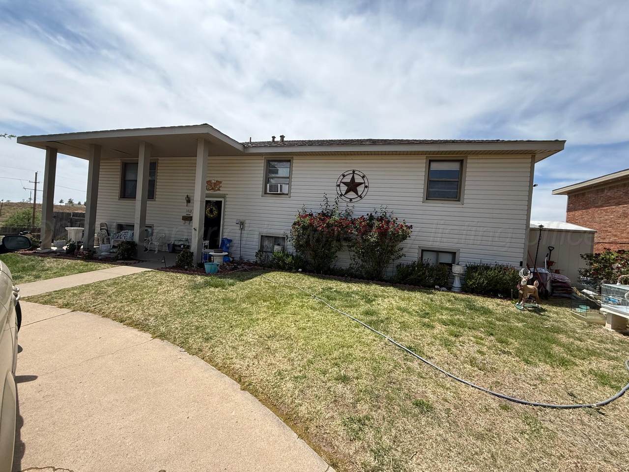 1433 Marigold St - Photo 1