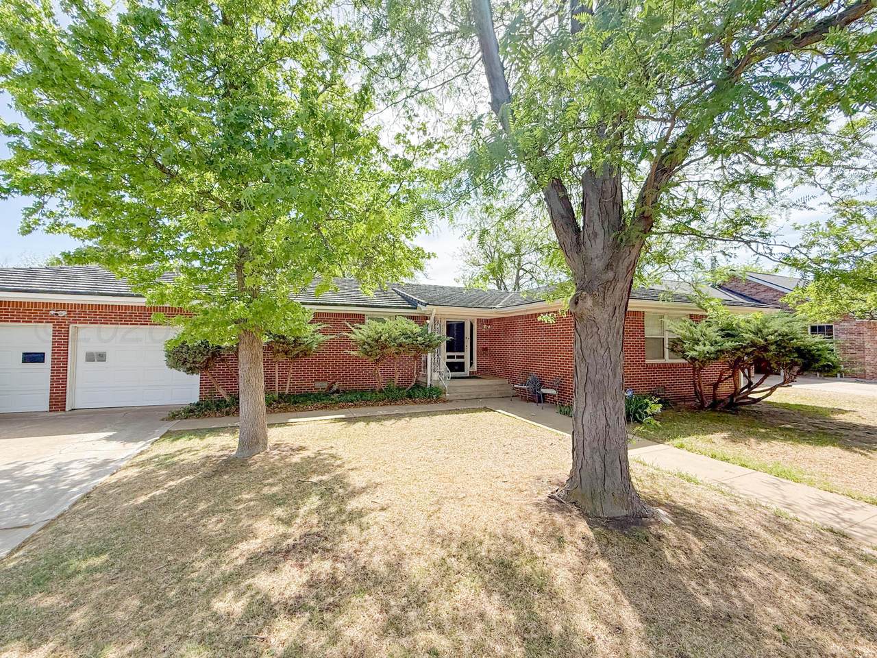 2112 Mary-Ellen St - Photo 1