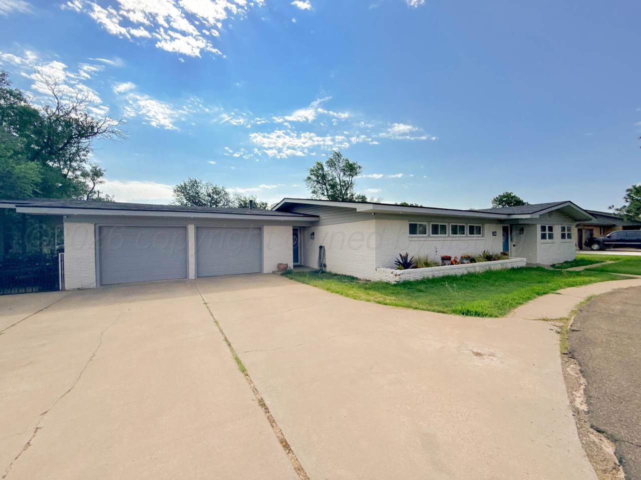 2336 Duncan St - Photo 1