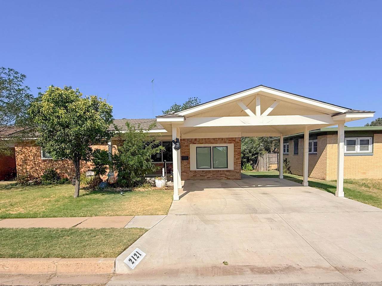2121 Banks St - Photo 1