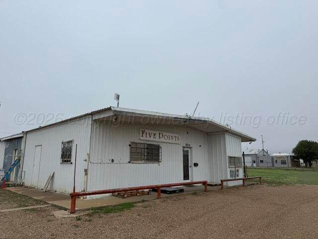 832 Cuyler St - Photo 1