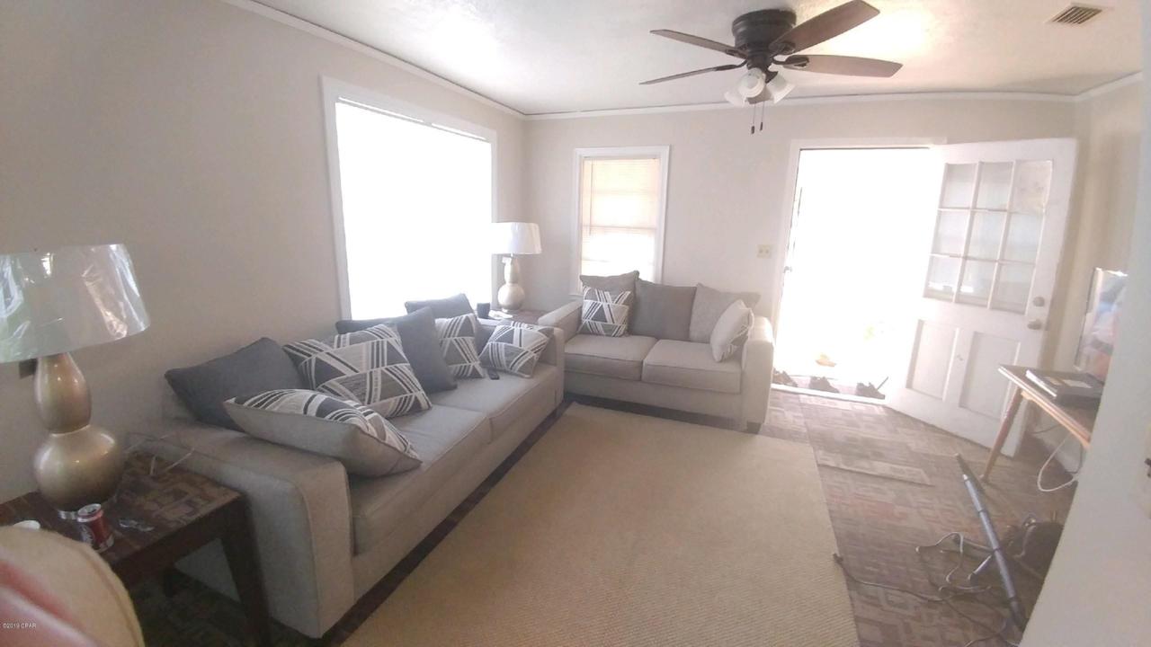 615 2nd Court - Photo 1