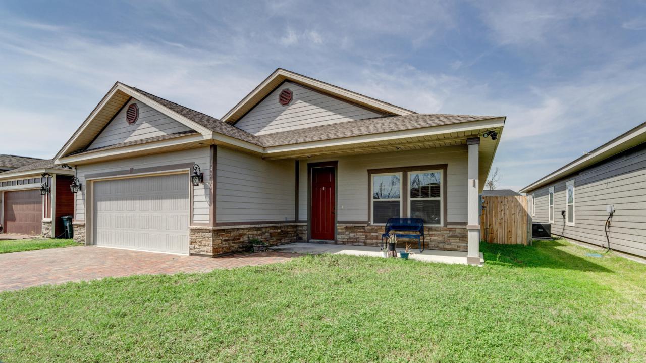 1421 Graham Lane - Photo 1