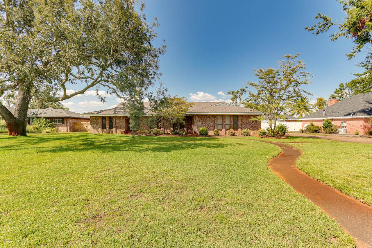 2922 Kings Drive - Photo 1