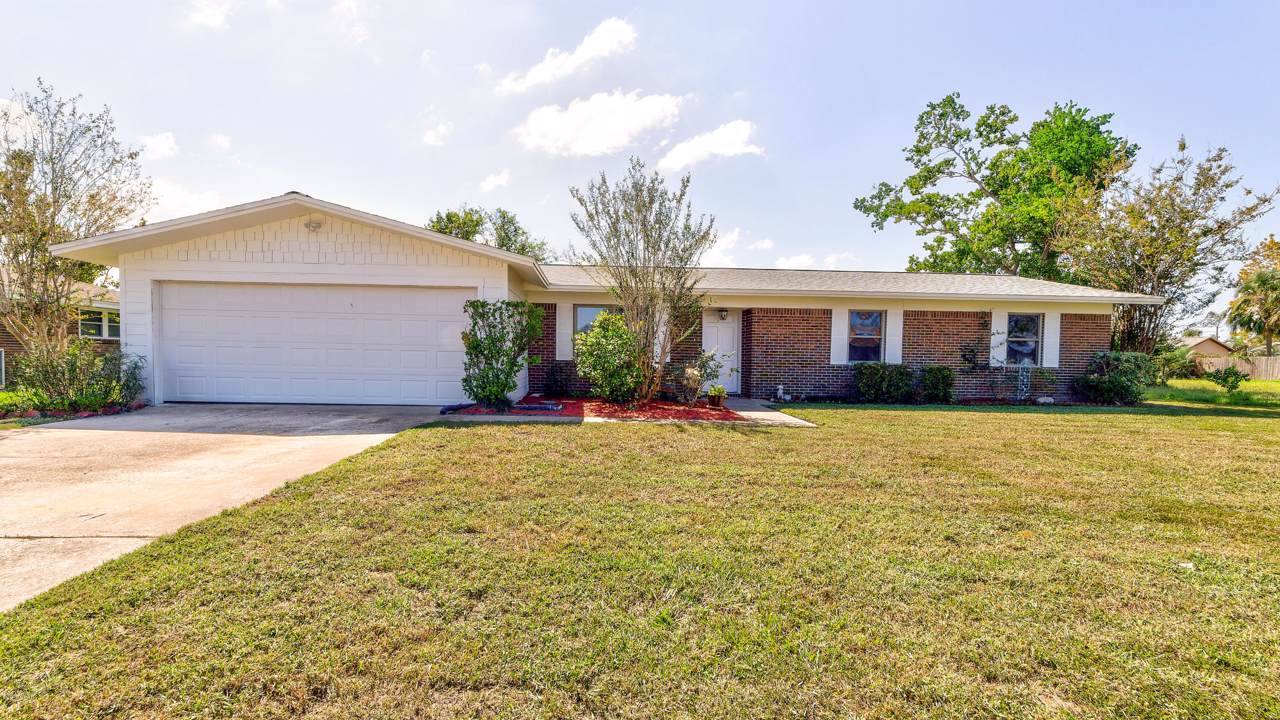 305 Alexander Drive - Photo 1
