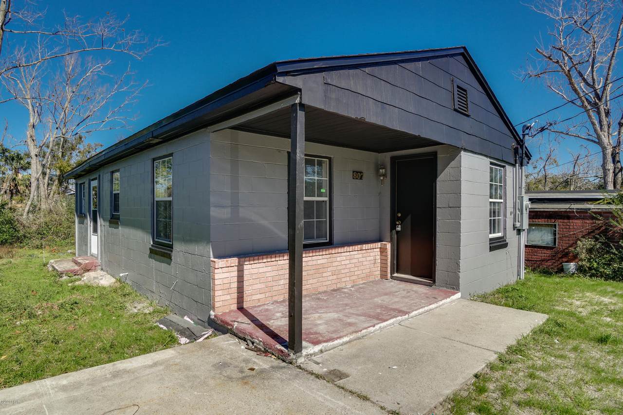 807 7th Court - Photo 1