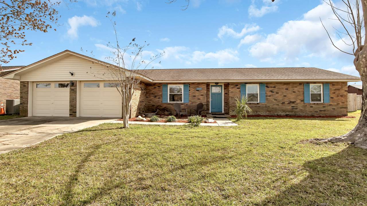 325 Alexander Drive - Photo 1