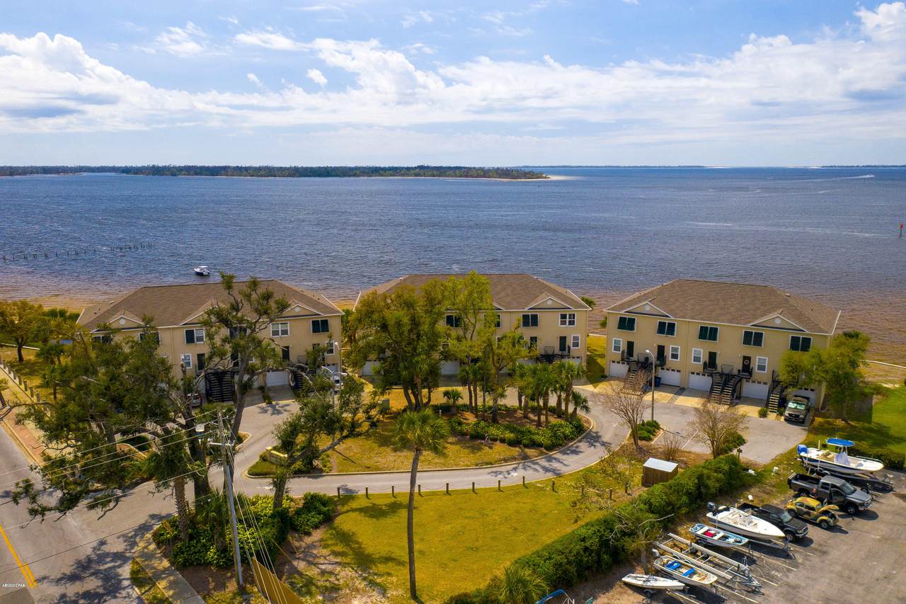 418 Beach Drive - Photo 1