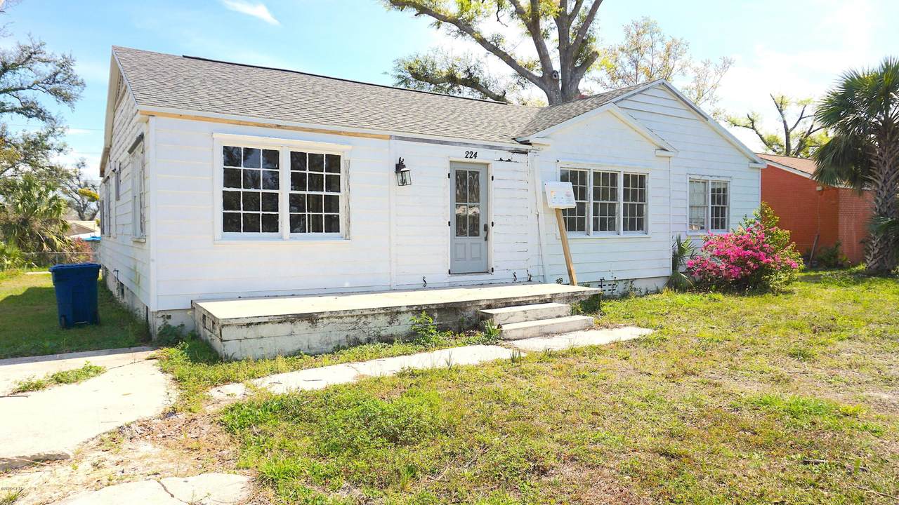 224 Cove Boulevard - Photo 1