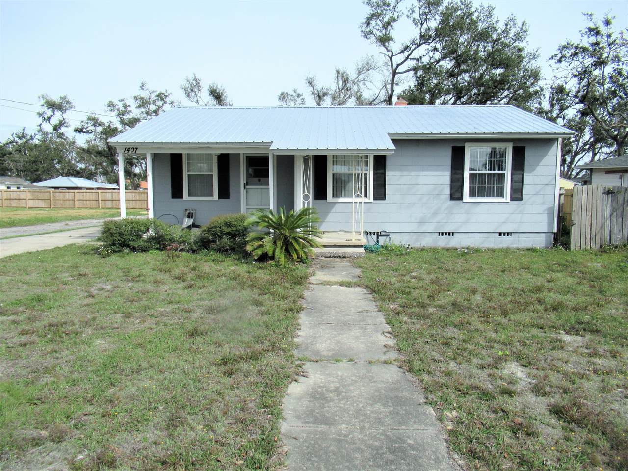 1407 Cherry Street - Photo 1