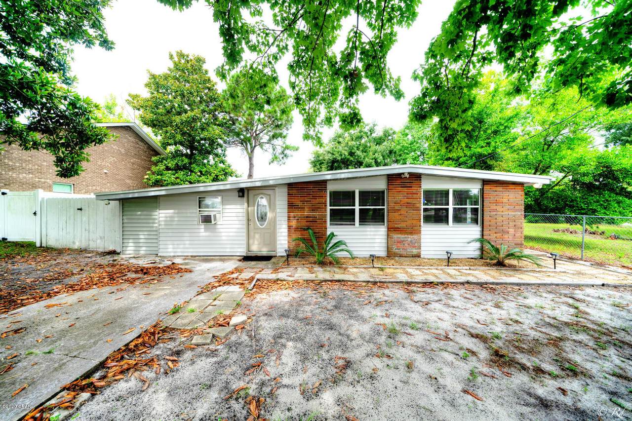 202 El Centro Boulevard - Photo 1