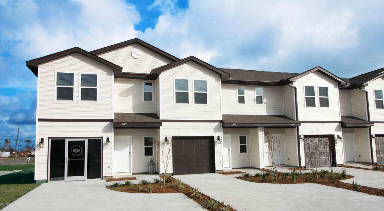 907 Parkview Drive - Photo 1