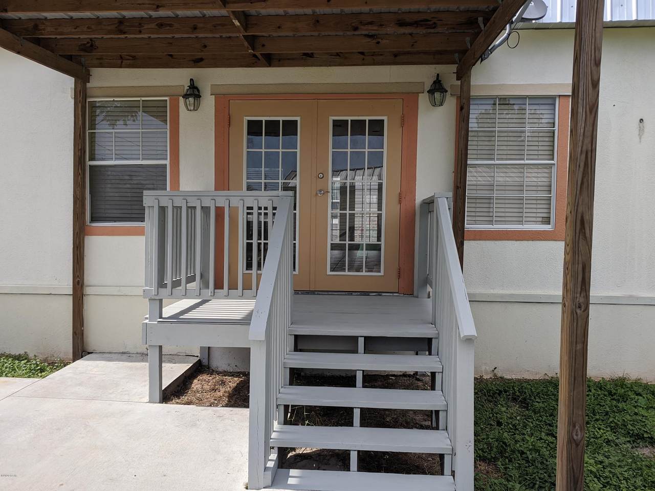 120 San Souci Boulevard - Photo 1