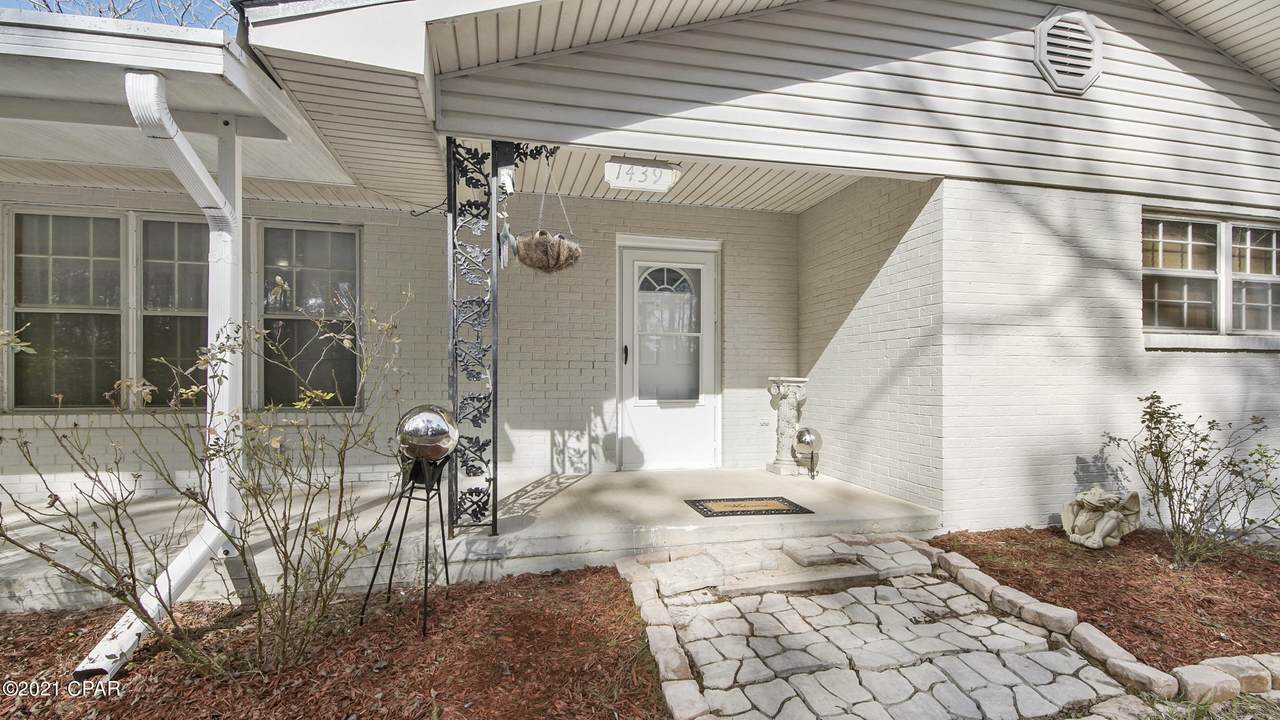 1439 Stanley Loop - Photo 1