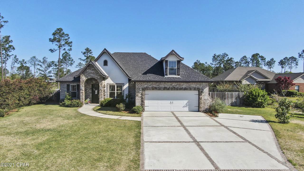 115 White Oaks Boulevard - Photo 1