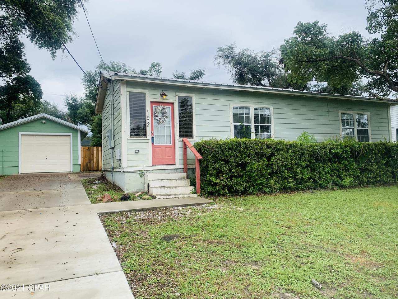 122 Rowe Avenue - Photo 1