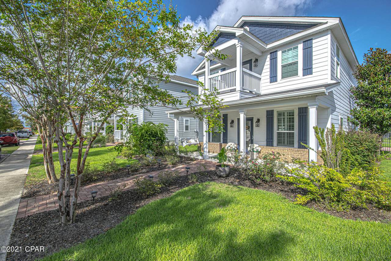 2421 Grandiflora Boulevard - Photo 1