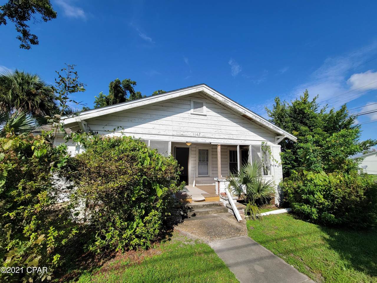 1147 Grace Avenue - Photo 1