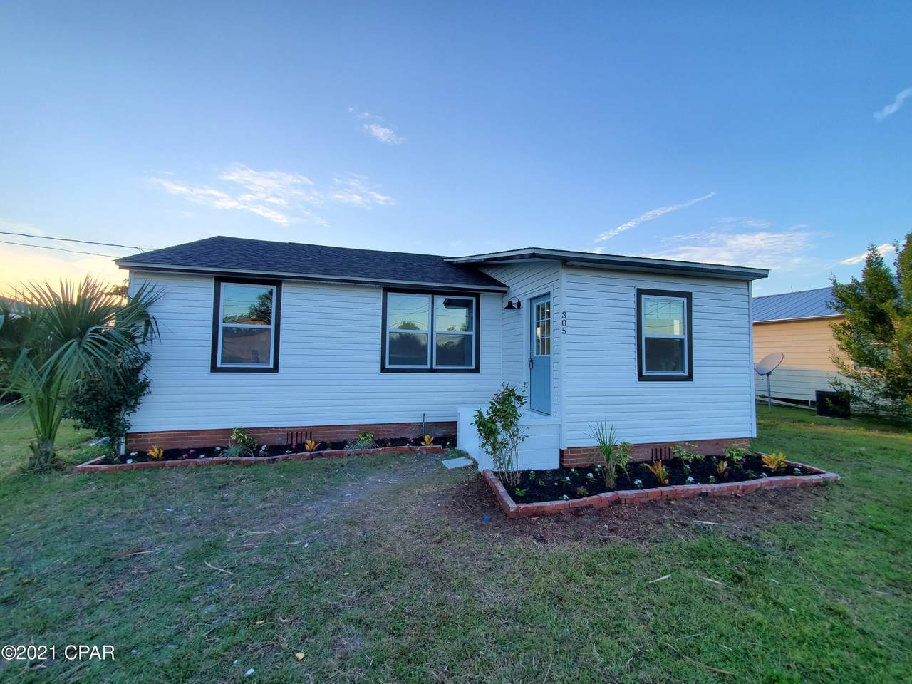 305 Bonita Ave - Photo 1