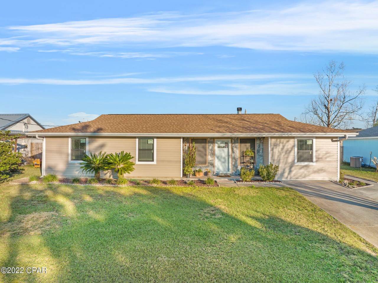 706 Flight Avenue - Photo 1