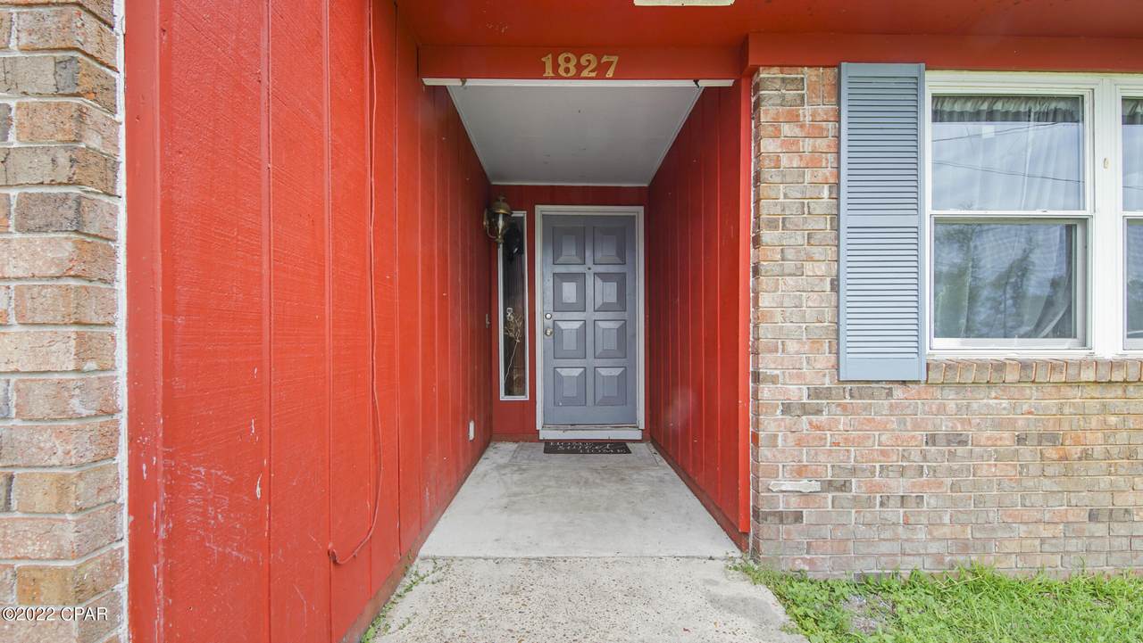 1827 Airport Circle - Photo 1