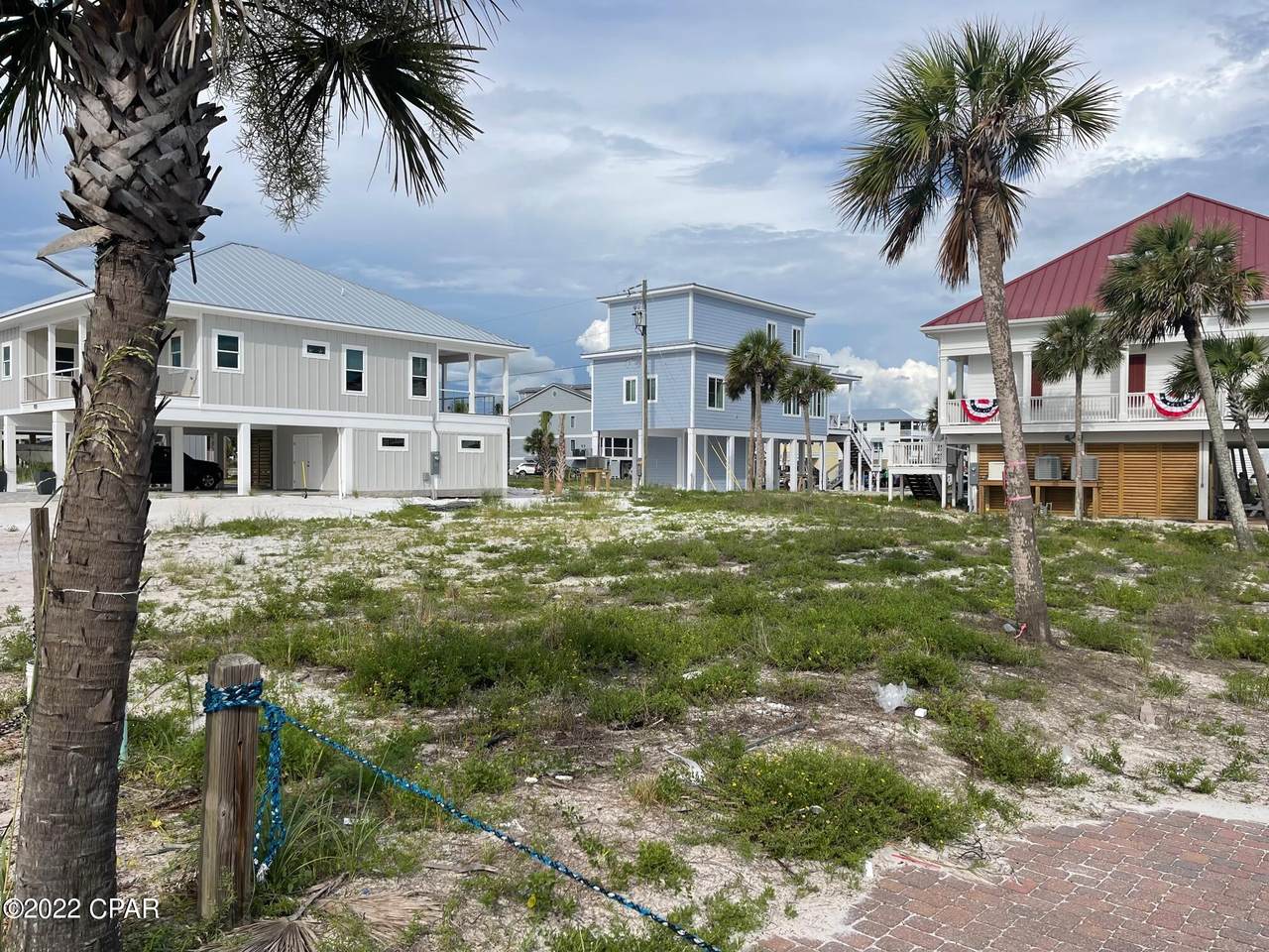 107 27th Street - Photo 1