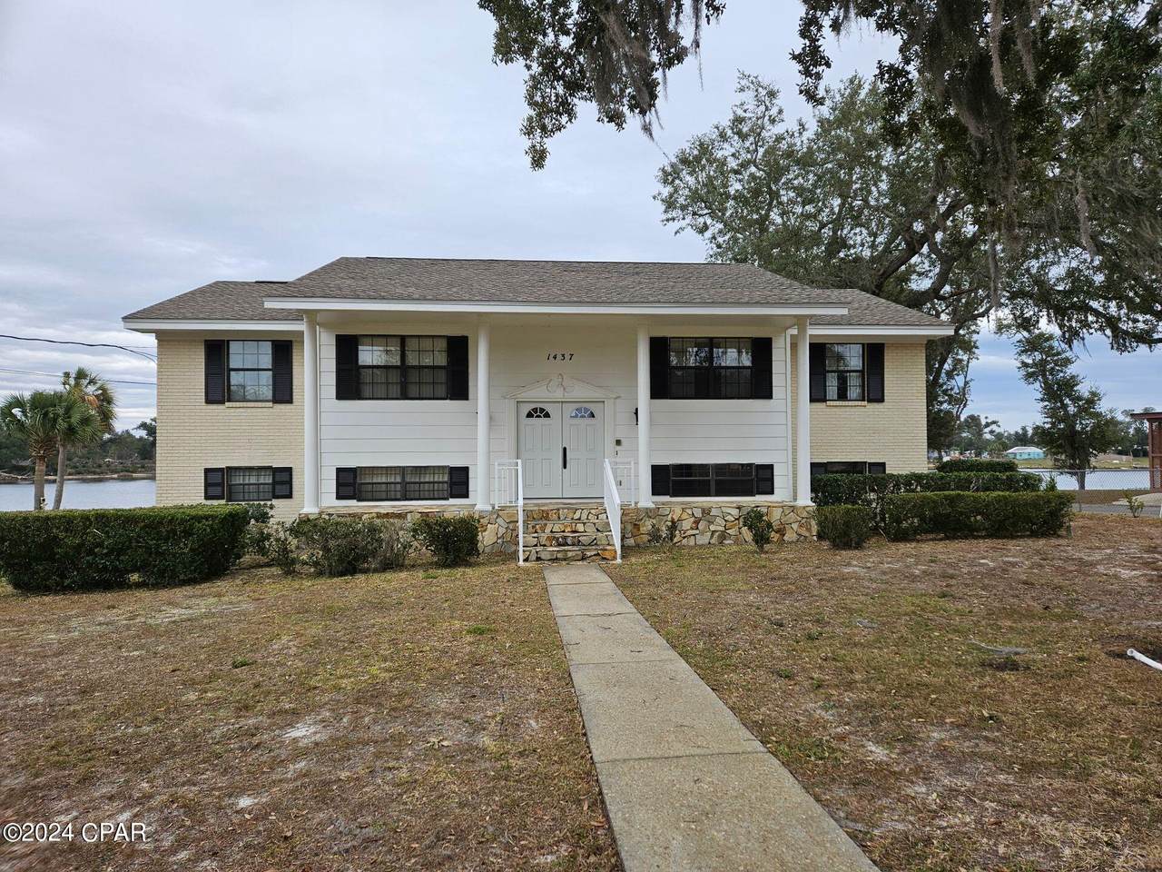 1437 Parkway Drive - Photo 1
