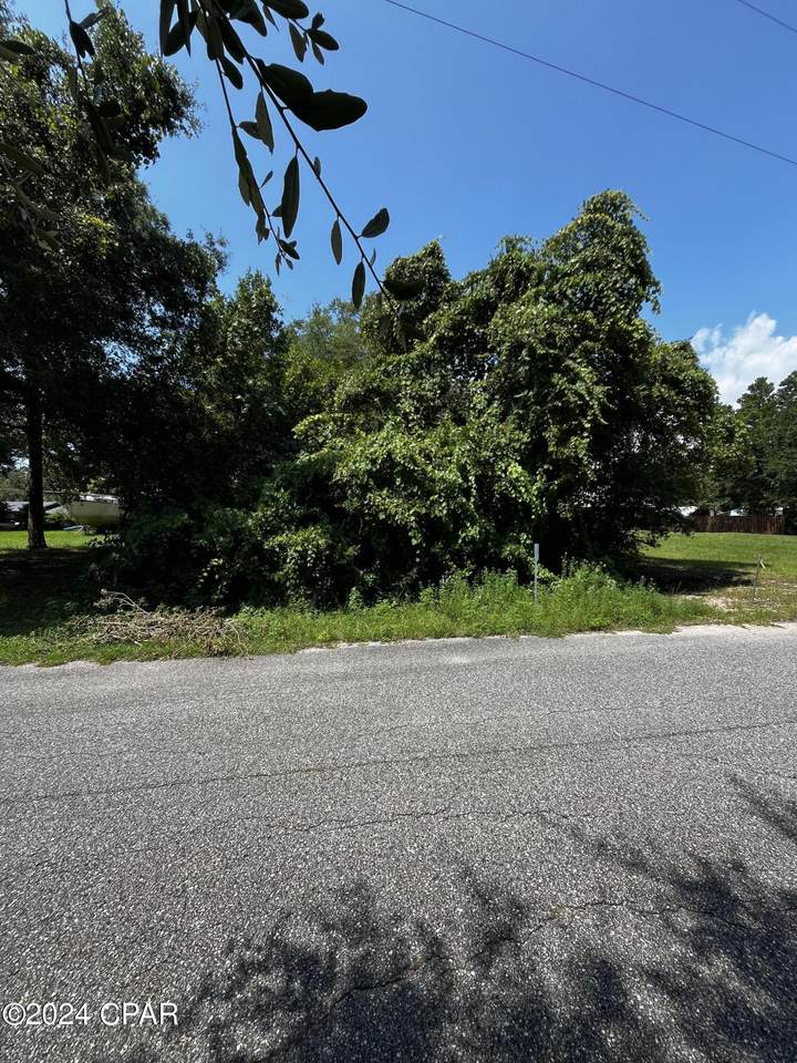138 Illinois Street - Photo 1