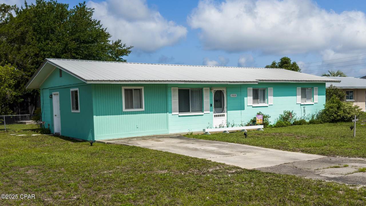 2808 Garrison Avenue - Photo 1