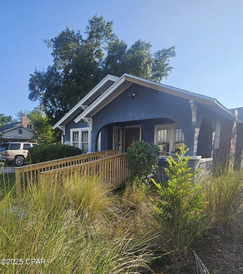 1011 Grace Avenue - Photo 1