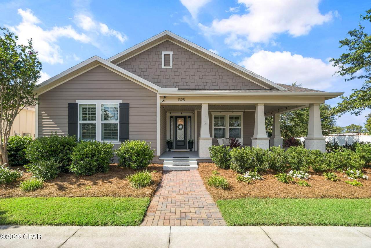 1325 Kestrel Street - Photo 1