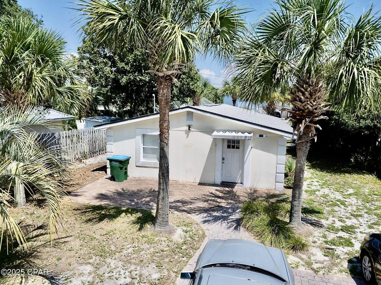 400 Albatross Street - Photo 1