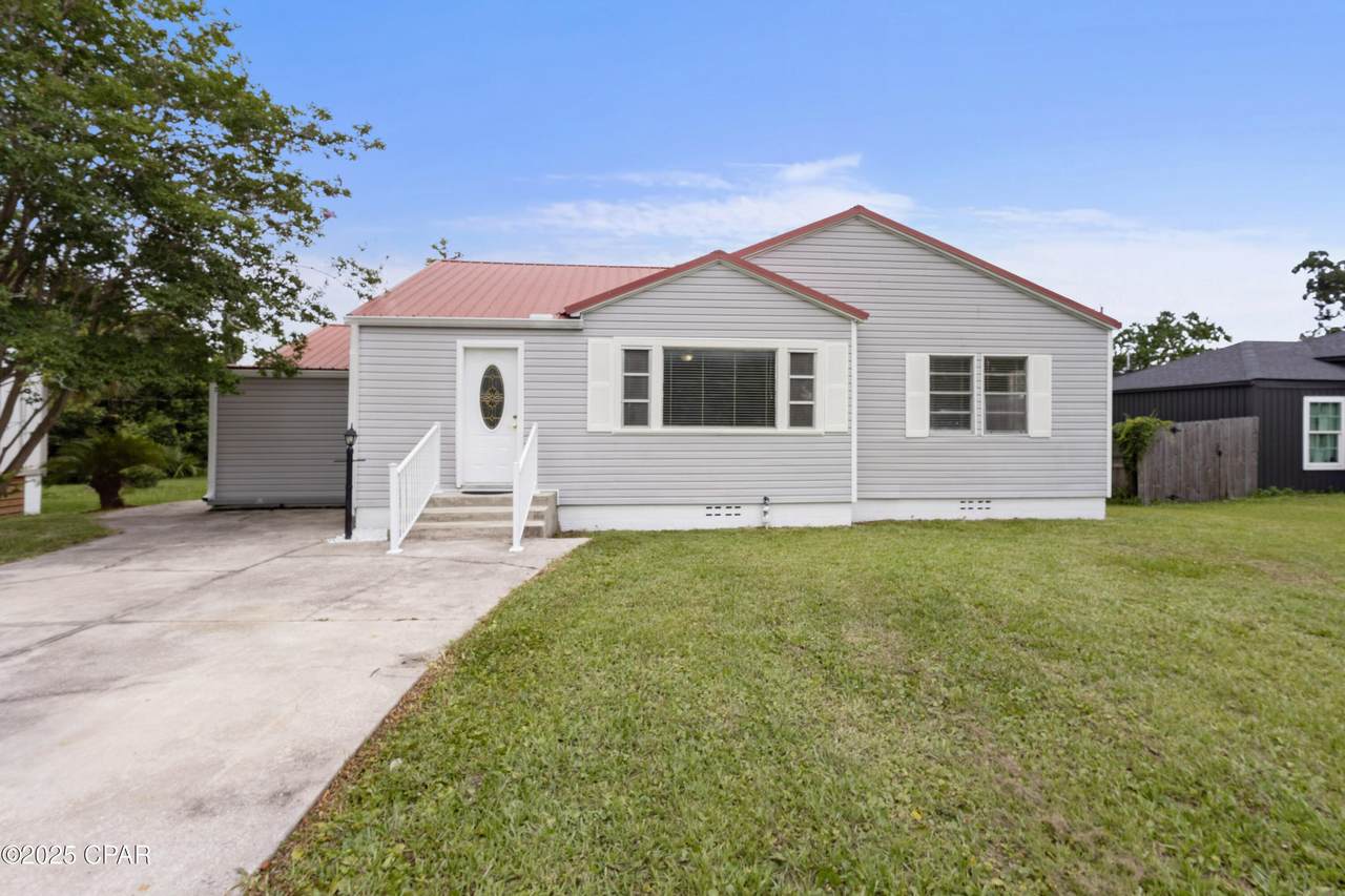 210 Cove Boulevard - Photo 1