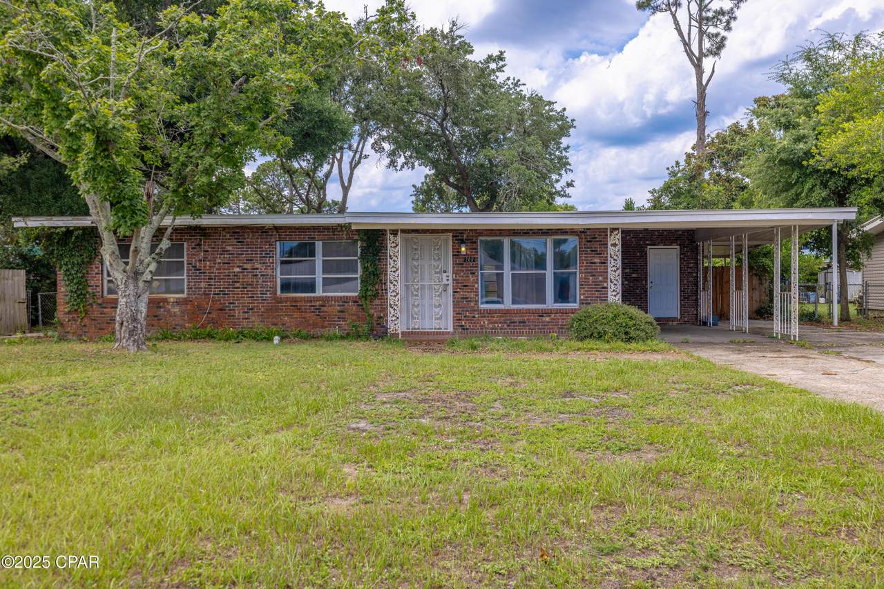 208 Greenwood Drive - Photo 1