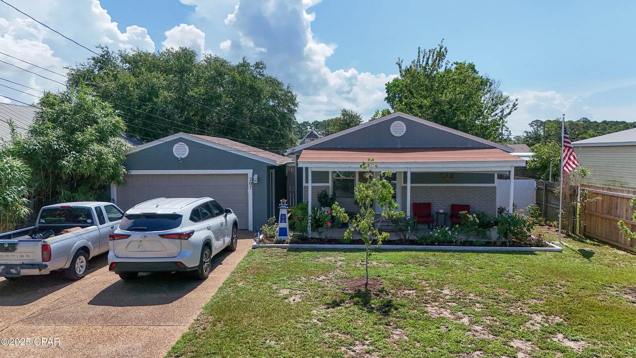 207 Dogwood Street - Photo 1