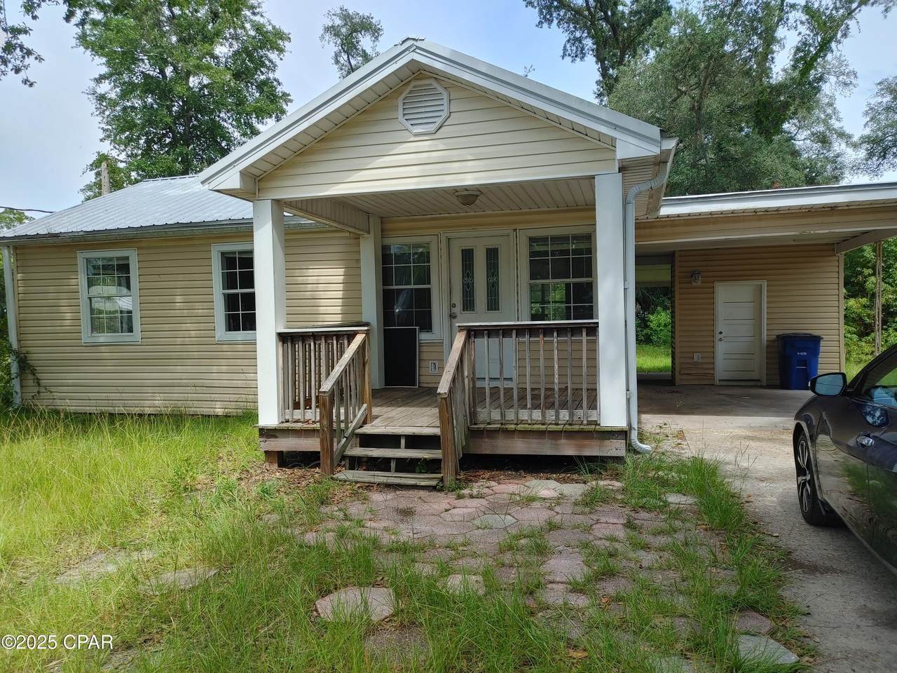 1604 Drake Avenue - Photo 1
