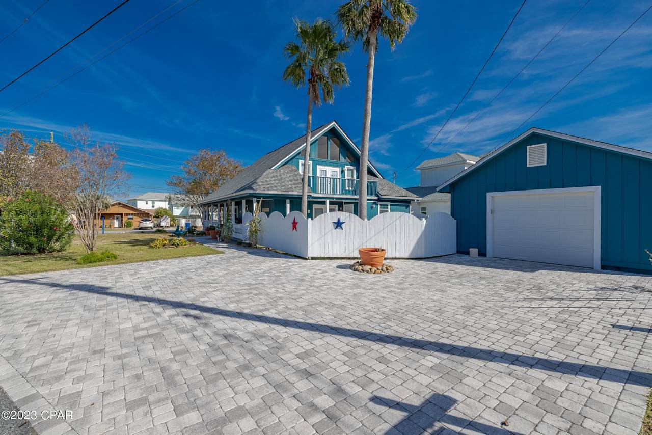 4015 Holiday Drive - Photo 1