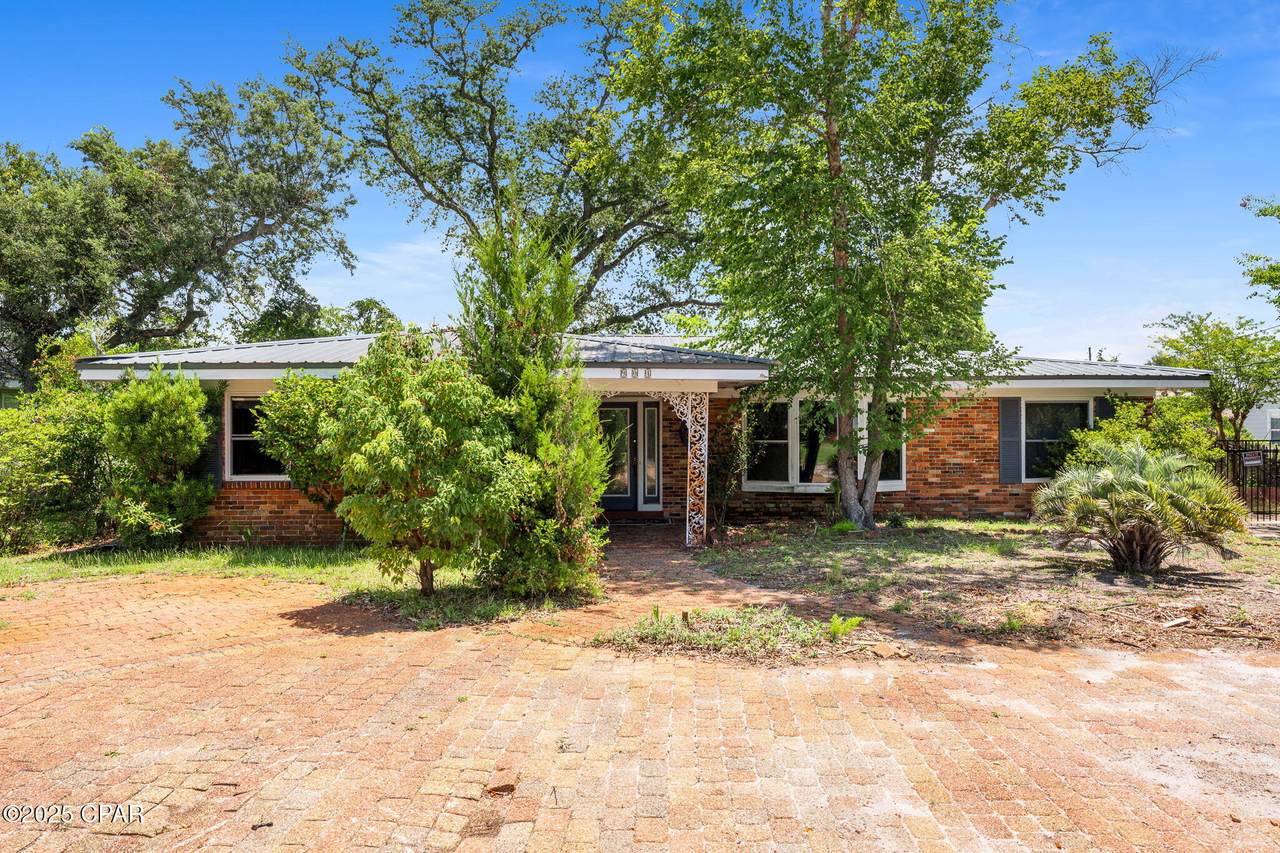 904 Buena Vista Boulevard - Photo 1