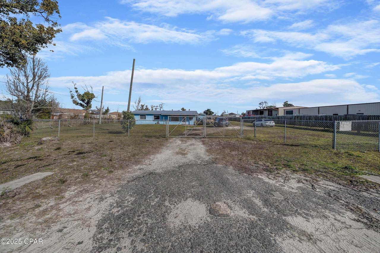 922 East Avenue - Photo 1