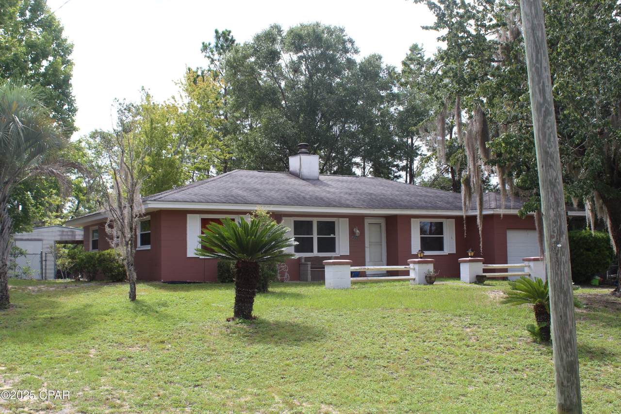 4335 Country Club Boulevard - Photo 1