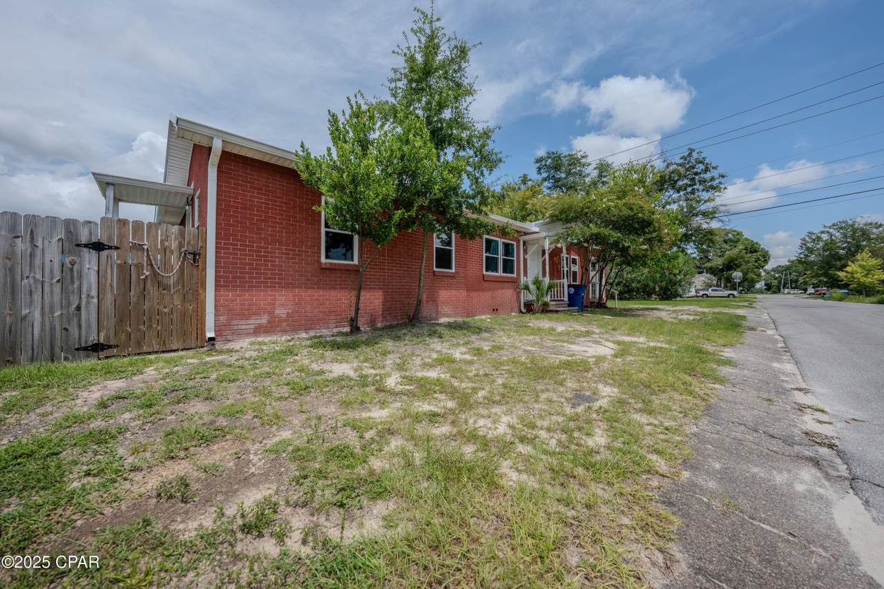 1001 Oak Avenue - Photo 1