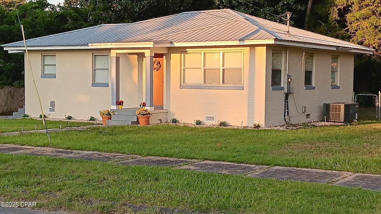 743 Sinclair Street - Photo 1