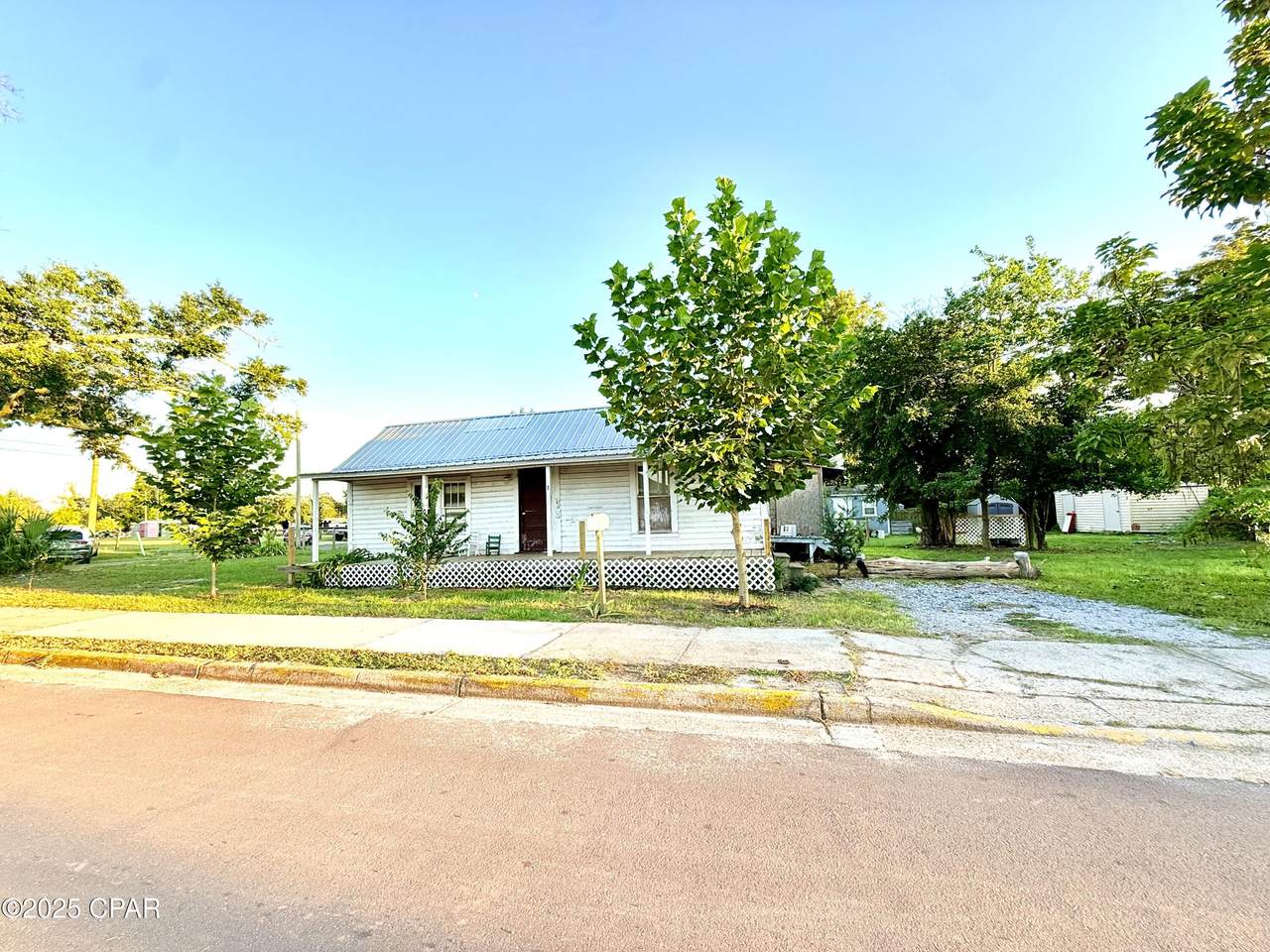 2810 2 Nd Court - Photo 1
