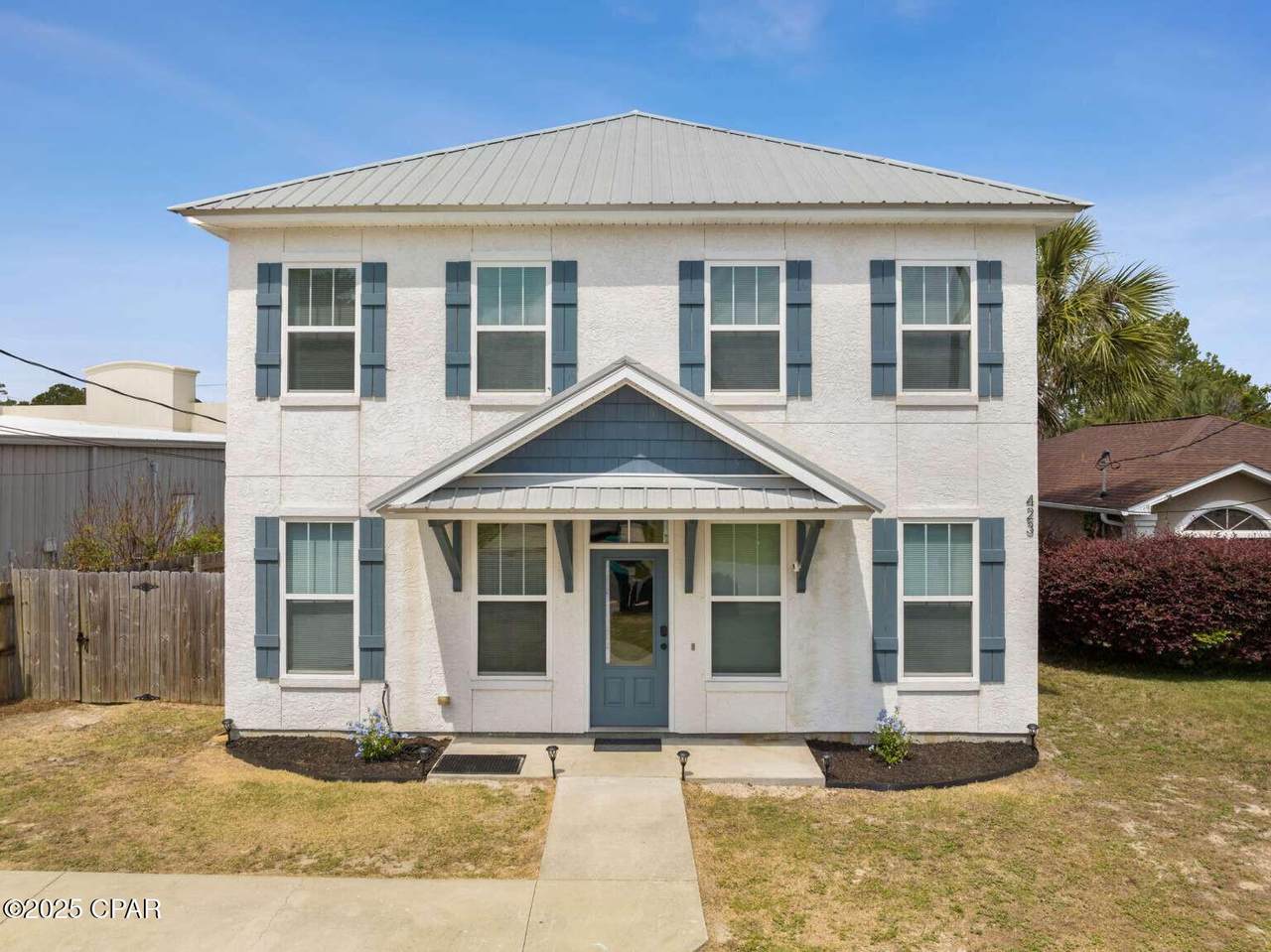 423 Sea Breeze Drive - Photo 1