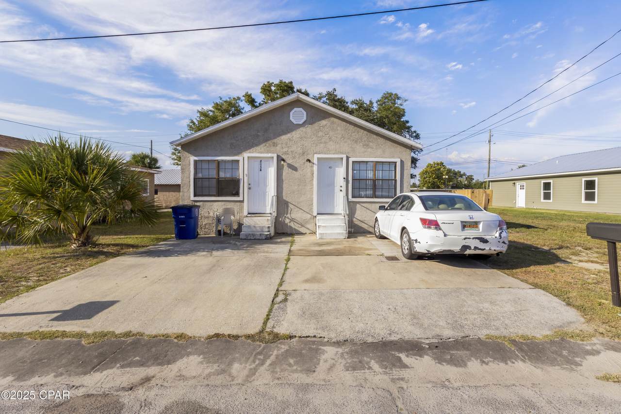 803 10TH Court - Photo 1