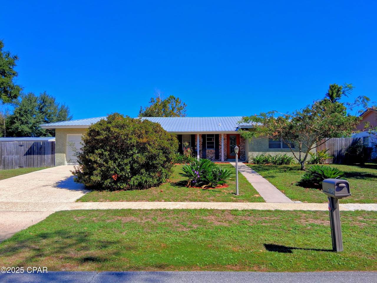 2056 Sunny Hills Boulevard - Photo 1