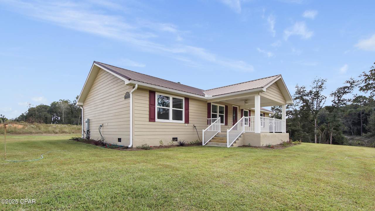 2776 Bonifay Gritney Road - Photo 1