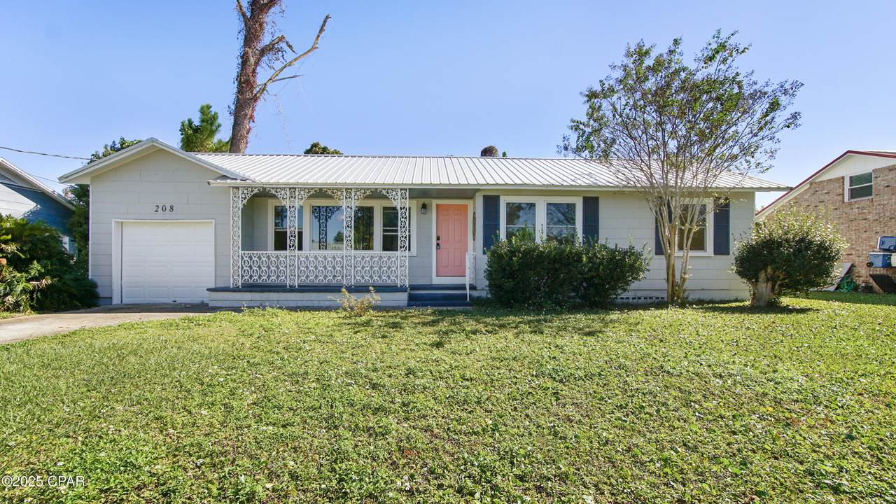 208 Macarthur Avenue - Photo 1